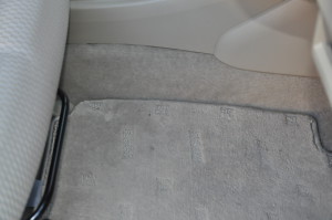 Nissan_Tiida_seat_floormat_120920146