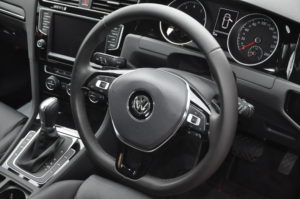 VW_Golf_steering_122320152
