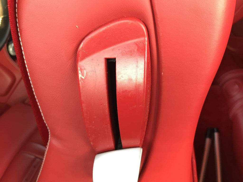 フェラーリ F612スカリエッティ 樹脂パーツのベタツキ補修