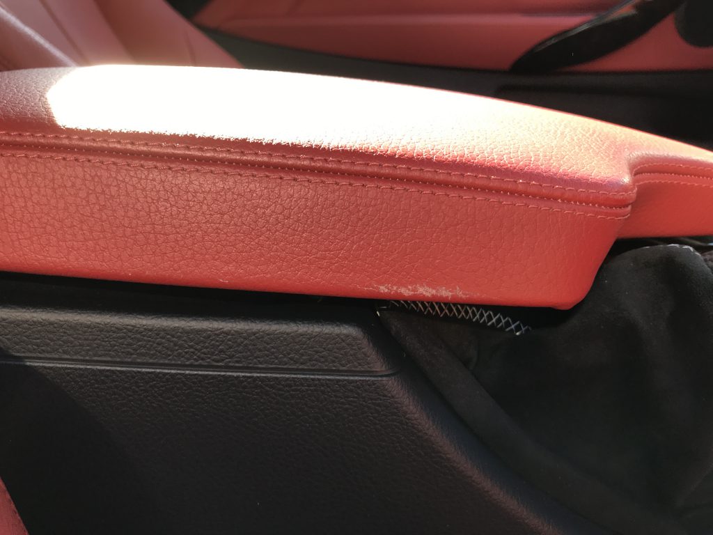 BMW 435i 本革シートとコンソール蓋の色剥がれ補修