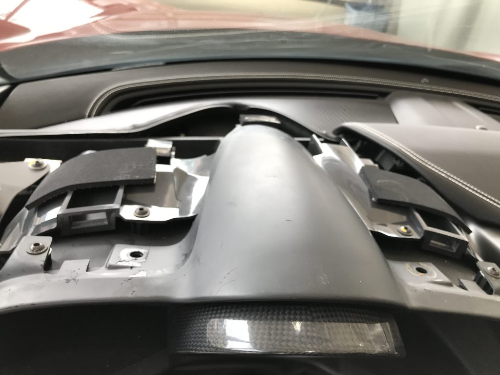 フェラーリ 458イタリア メーターフード樹脂部の傷補修