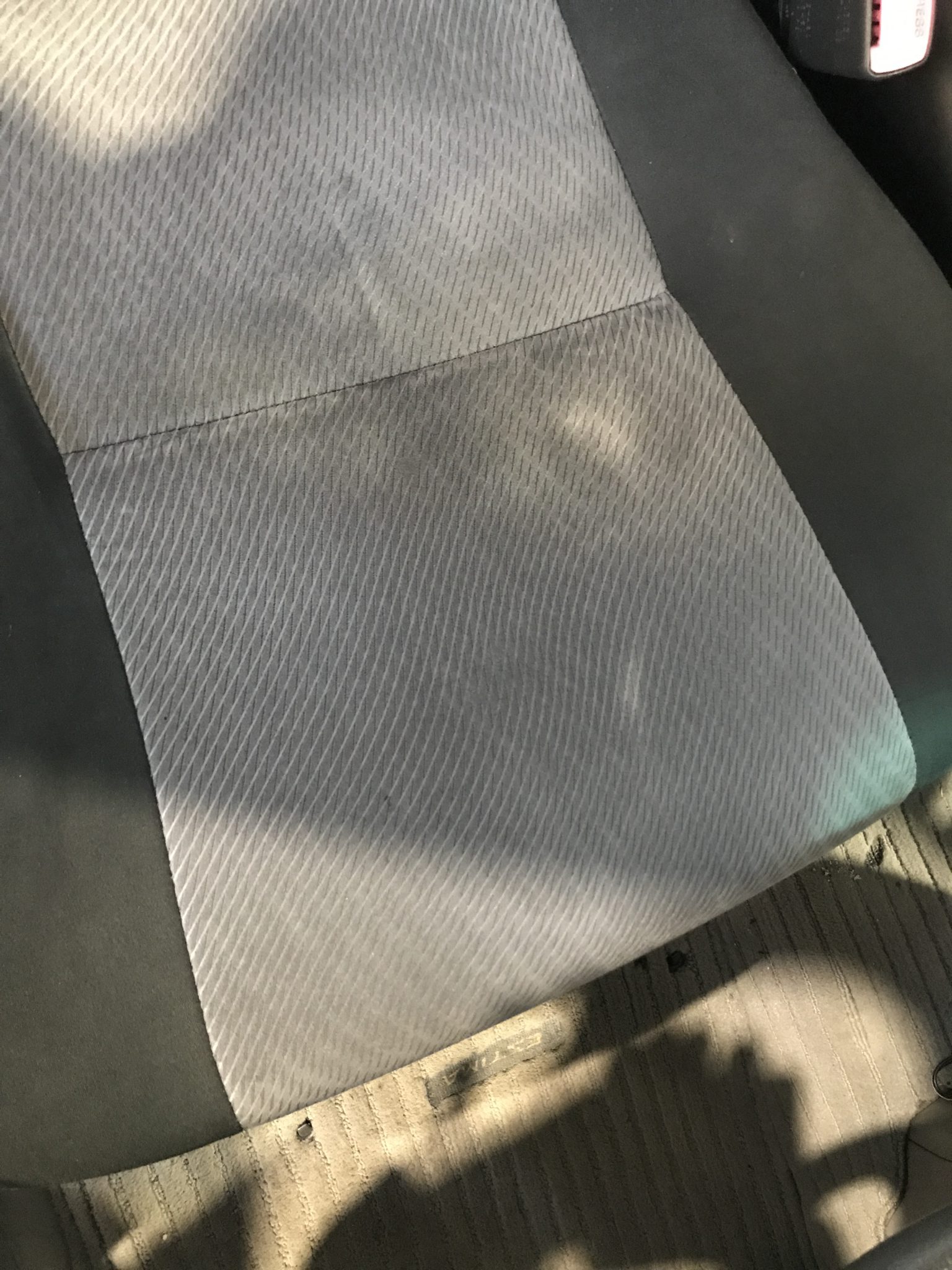 布モケットシート擦れリペア補修修理－カーリペア専門店福岡 福岡市 車の内装修理リペア・シートクリーニングの「リバース」
