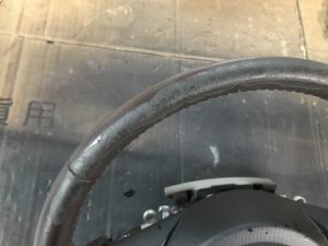 トヨタ パッソ ハンドル ステアリングの色剥がれ補修