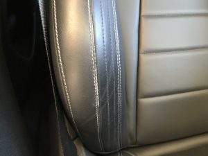 メルセデスベンツ E250 本革シートの色剥がれ補修