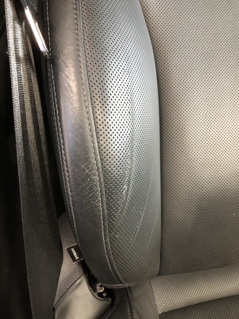アウディ S6 本革シートの色剝がれ補修