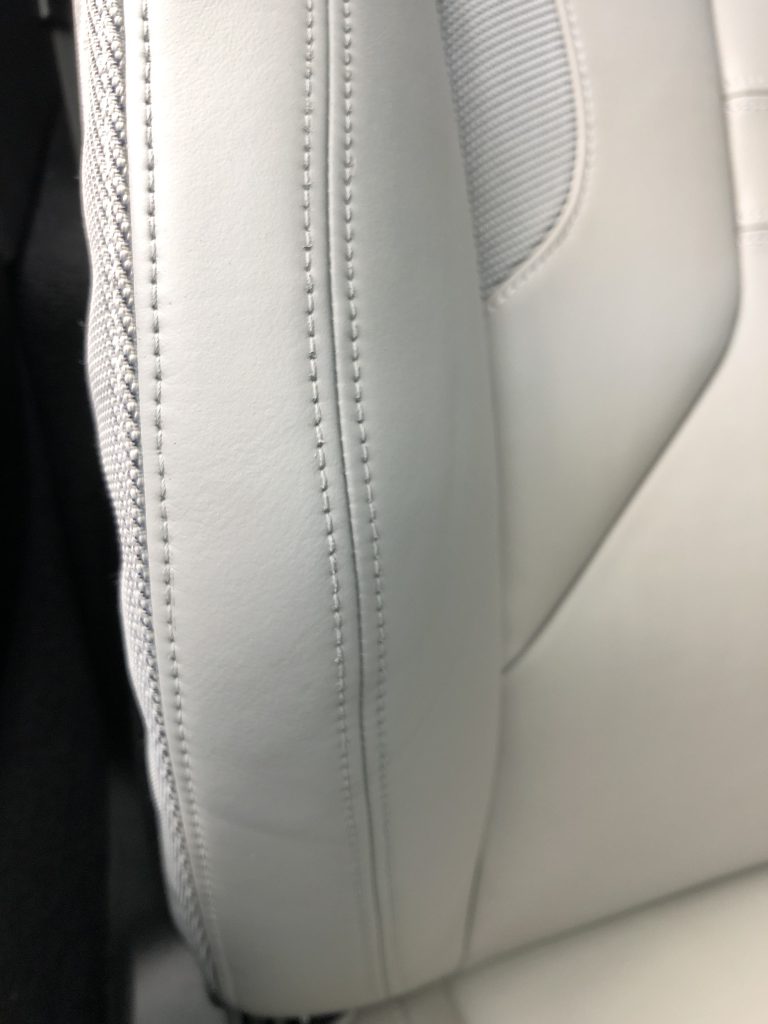 BMW i8 本革シートの皺補修