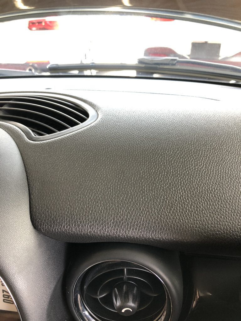 BMW Mini ダッシュボードの両面テープ痕補修