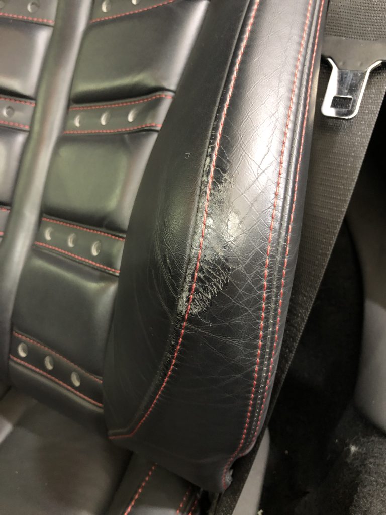 フェラーリ 458 本革シートの色剝がれ補修