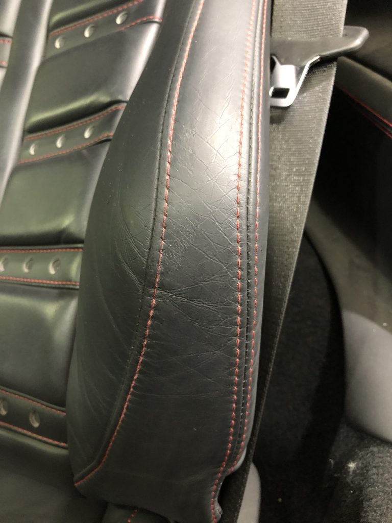 フェラーリ 458 本革シートの色剝がれ補修