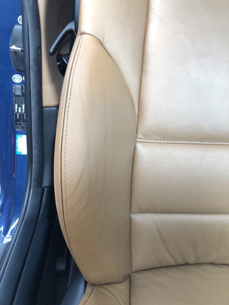 BMW 318i 本革シートの色剥がれ補修