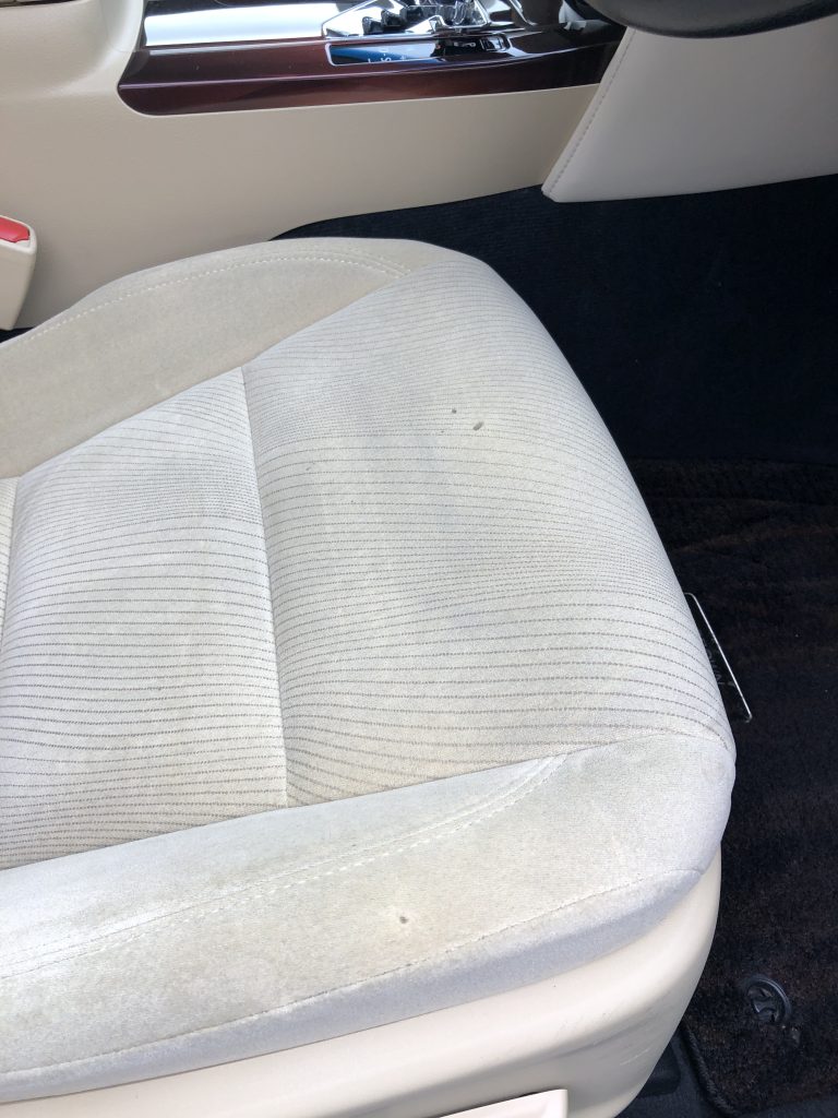 トヨタ クラウン モケットシートの焦げ痕補修