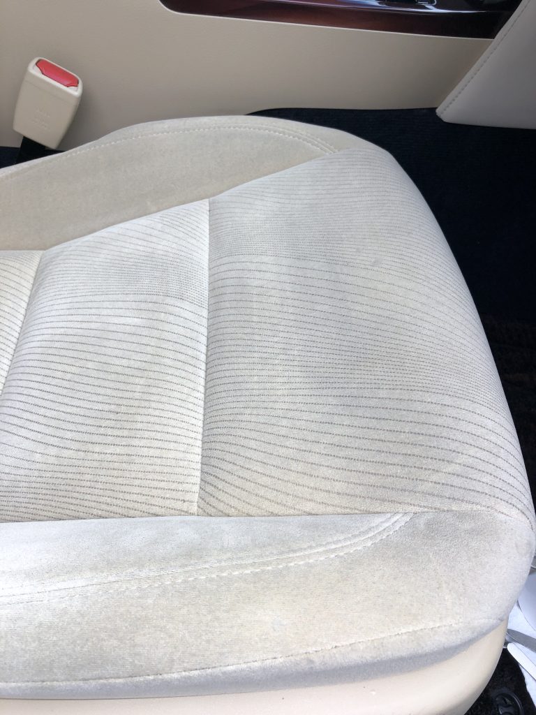 トヨタ クラウン モケットシートの焦げ痕補修