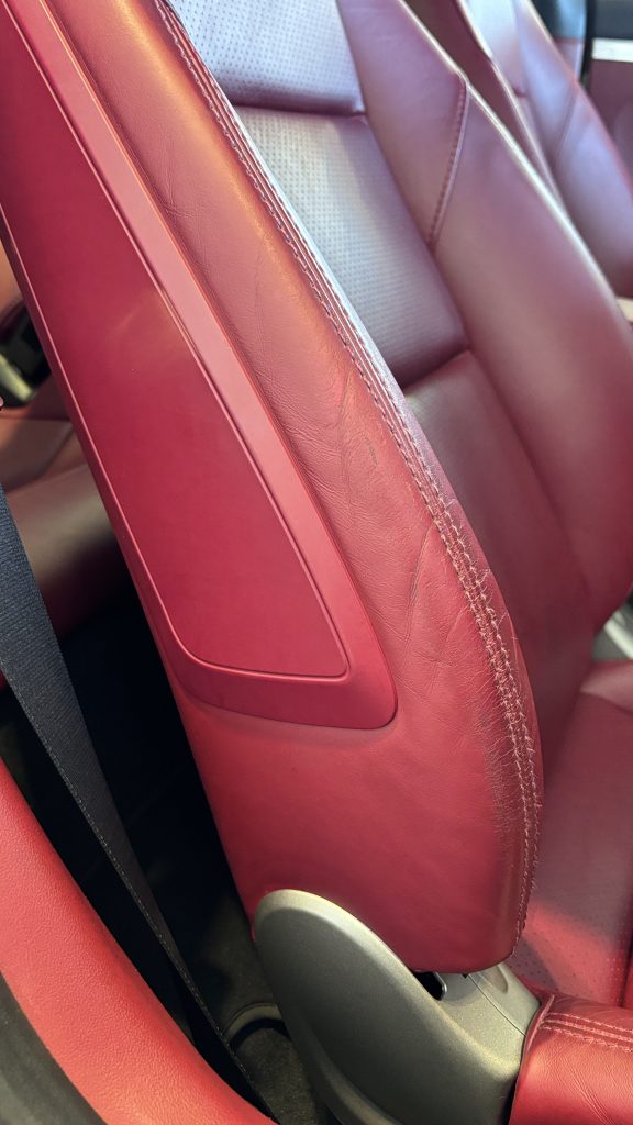 ポルシェ 911カレラ 本革シートの色褪せ補修