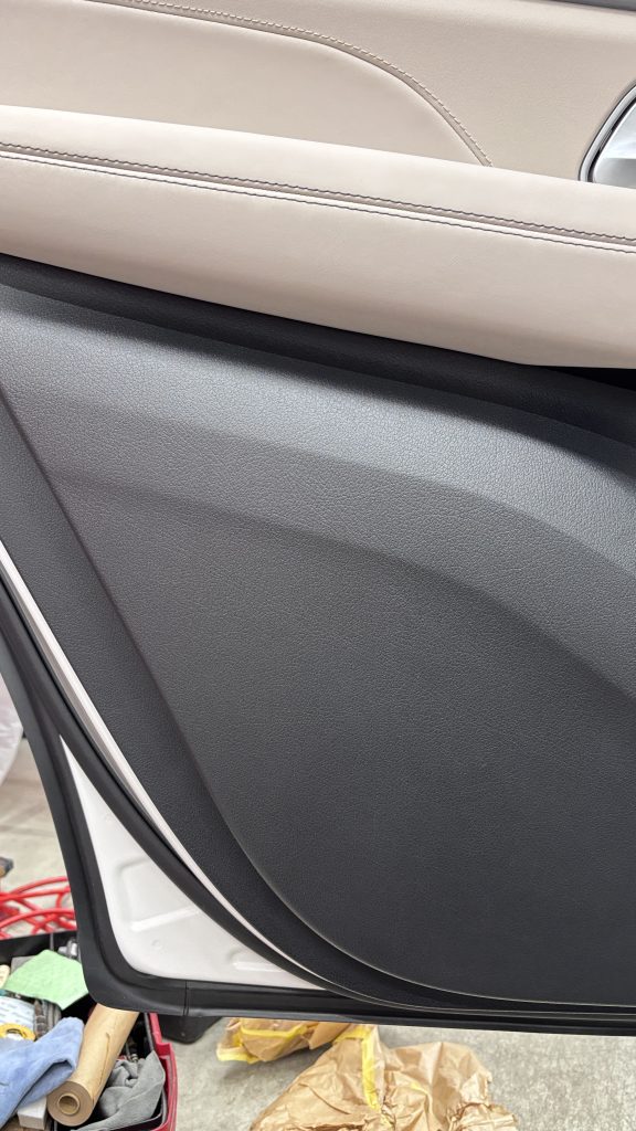 AMG GLS63 ドアトリム(樹脂部)の擦り傷補修