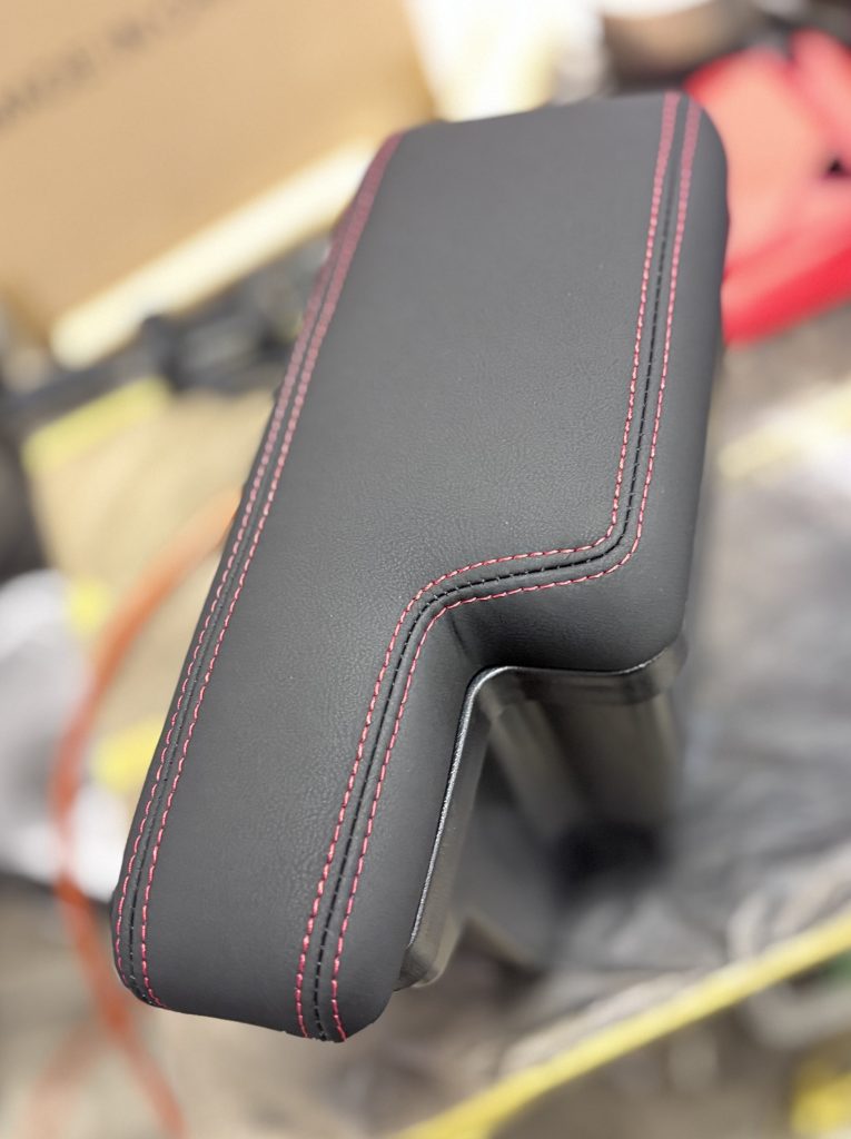 スズキ ジムニー センターコンソール蓋のカラーチェンジ
