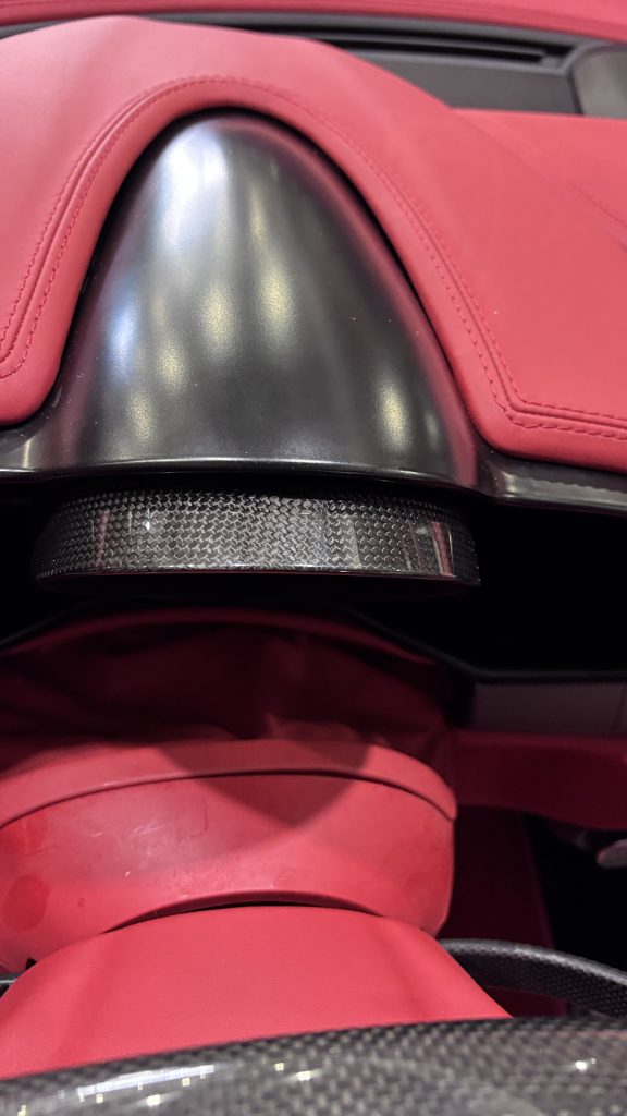 フェラーリ 458 メーターフード(樹脂部)のベタツキ補修