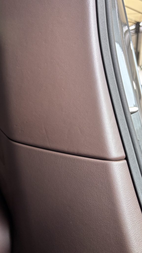 ポルシェ 911カレラ Bピラーの擦り傷補修