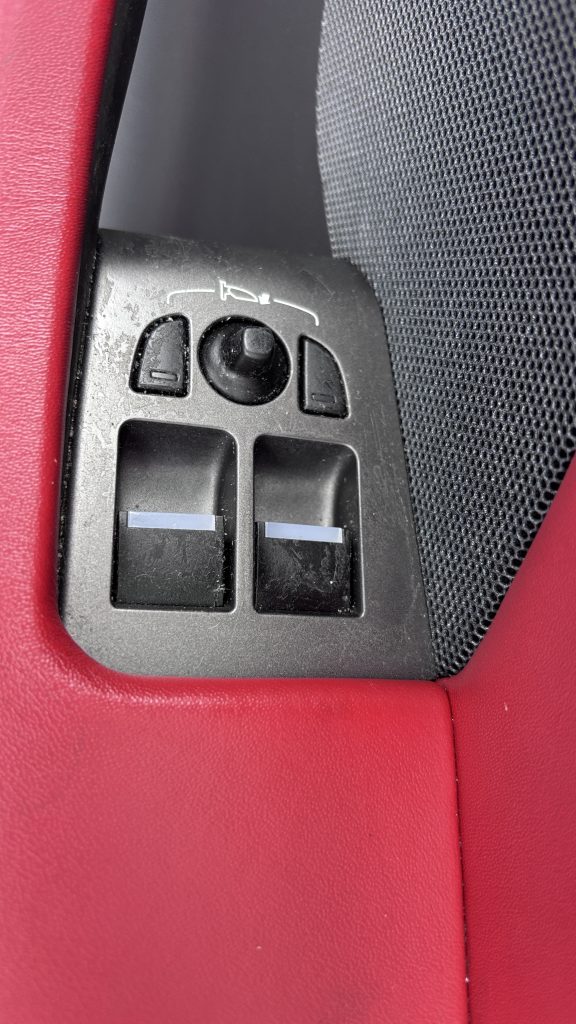 ジャガー F-Type スイッチ類ベタベタの補修