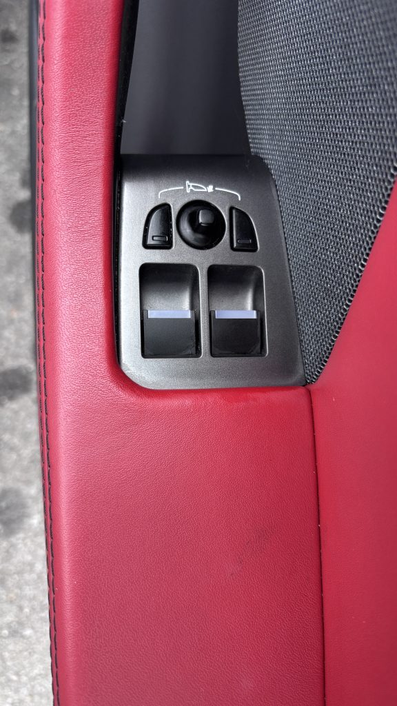 ジャガー F-Type スイッチ類ベタベタの補修