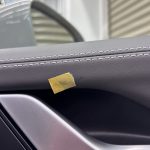 ポルシェ 911カレラ ドアトリムの凹み傷(小)補修