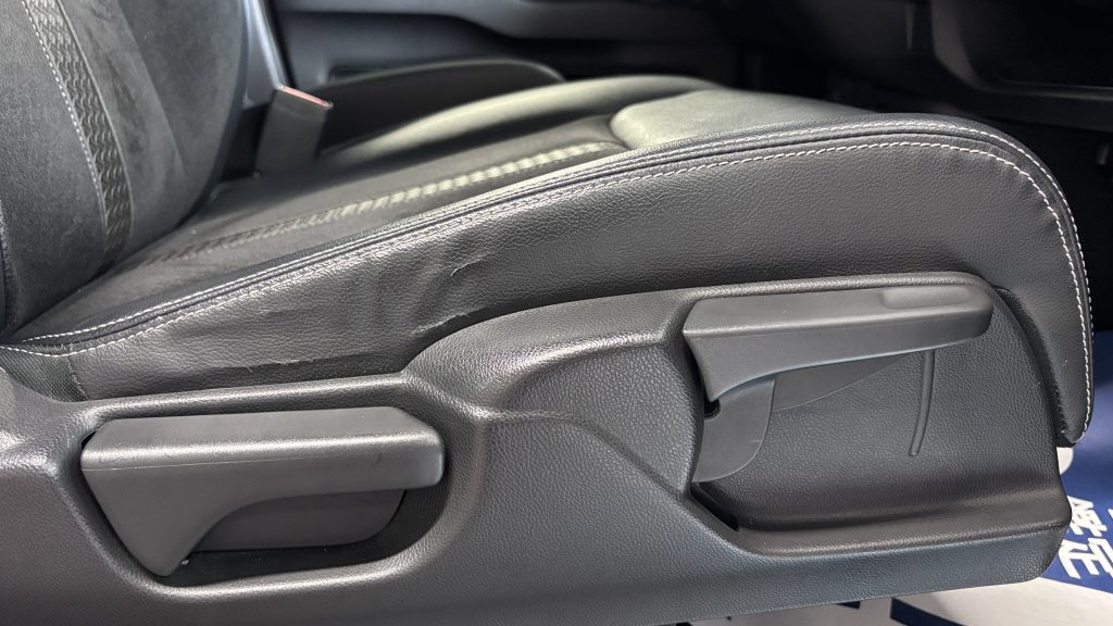 ホンダ NBox レザーシートの破れ補修