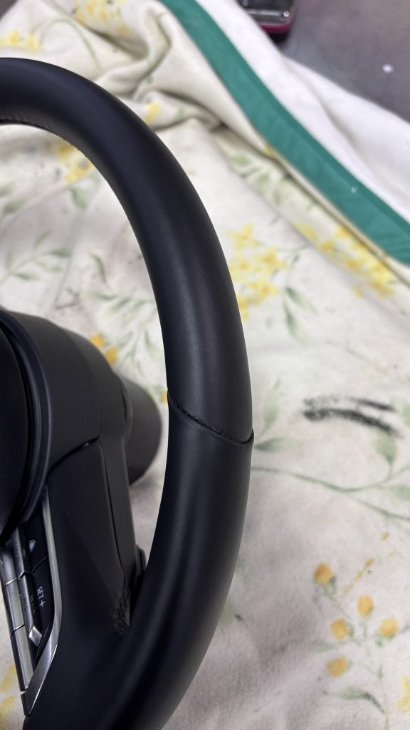 マツダ３ 本革ステアリングの色褪せ？補修