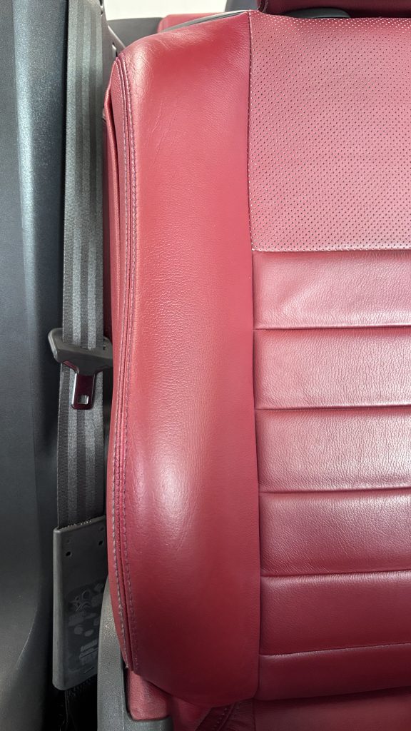 ルノー メガーヌ 本革シートのひび割れ、色剥がれ補修