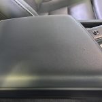 ボルボ XC60 センターコンソールボックス蓋の傷(小)補修