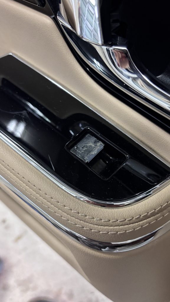 ジャガー XJ パワーウィンドウスイッチのベタツキ補修