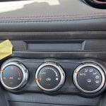 マツダ CX-3 インパネのビス穴補修