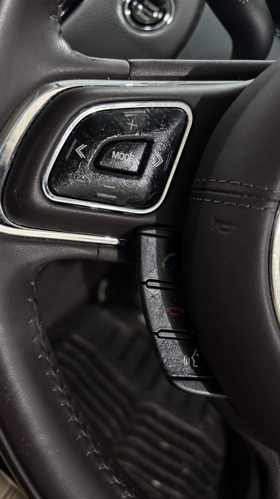 ジャガー XJ ステアリングスイッチのベタツキ補修