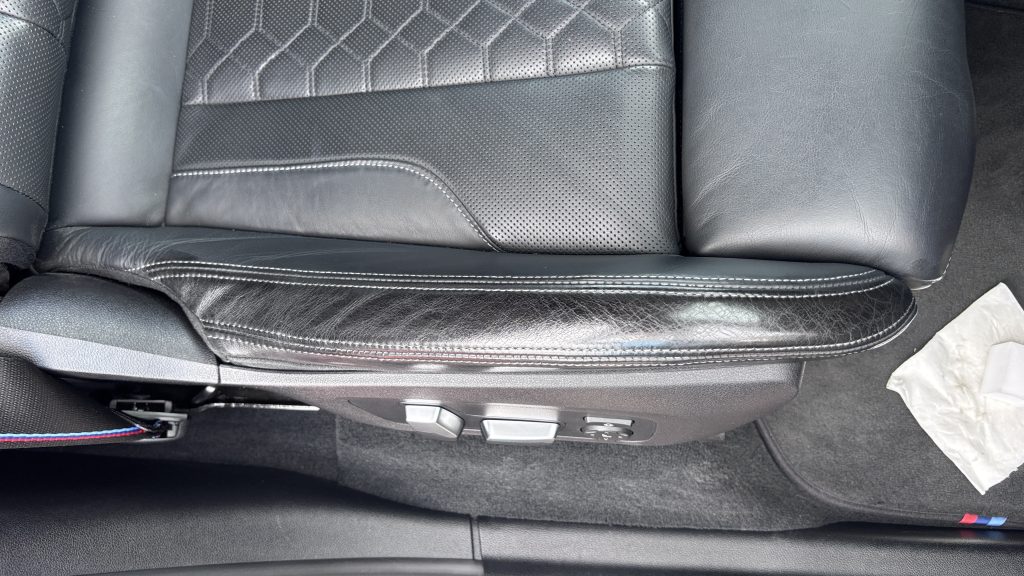 BMW X4 本革シートのテカリ補修