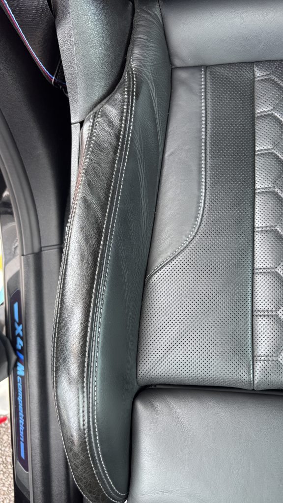 BMW X4 本革シートのテカリ補修