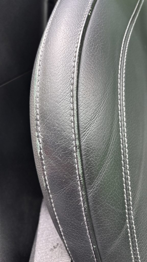 メルセデスベンツ E220d 本革シートの色擦れ補修