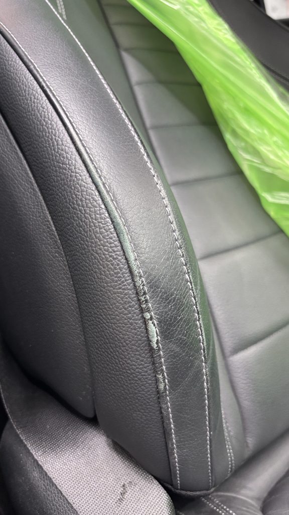 メルセデスベンツ E220d 本革シートの色擦れ補修