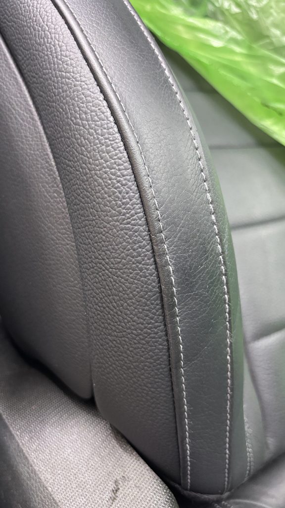 メルセデスベンツ E220d 本革シートの色擦れ補修