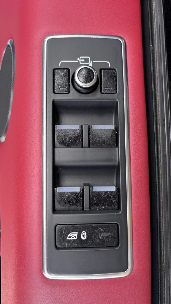 レンジローバー スポーツ パワーウィンドウスイッチのベタツキ補修