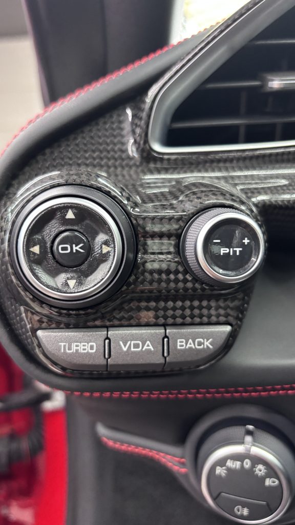 フェラーリ 488GTB スイッチのベタツキ補修