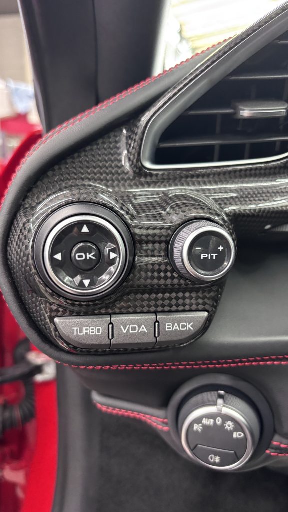 フェラーリ 488GTB スイッチのベタツキ補修