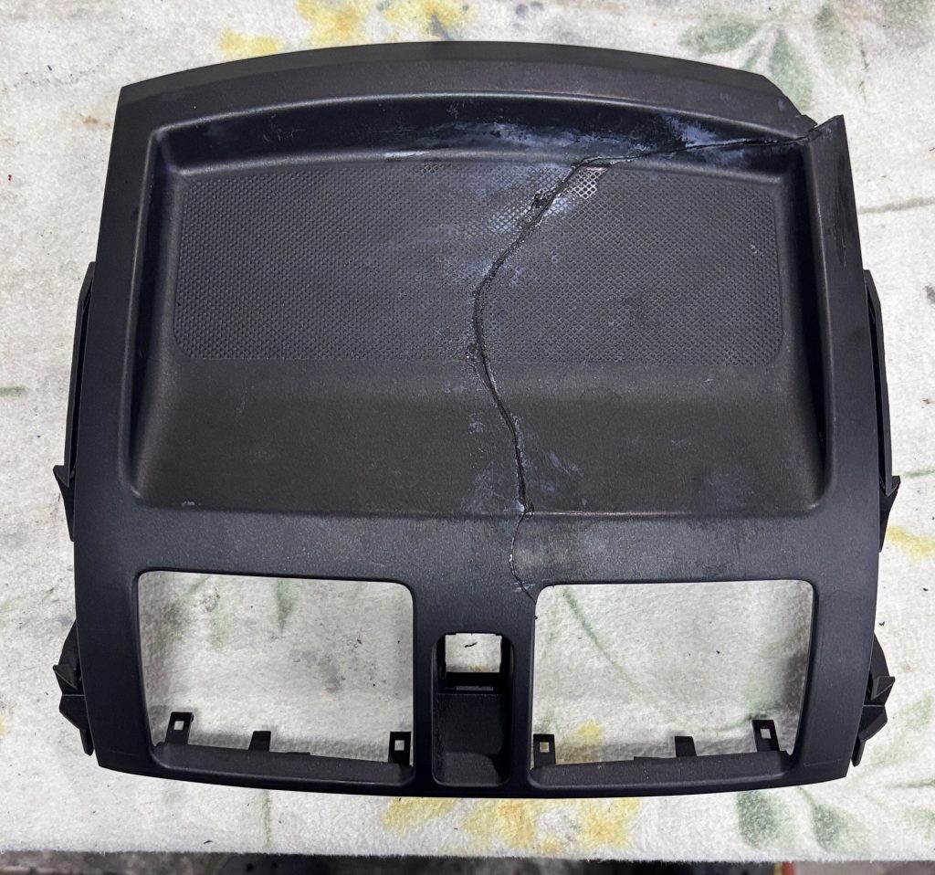 インパネの割れ補修