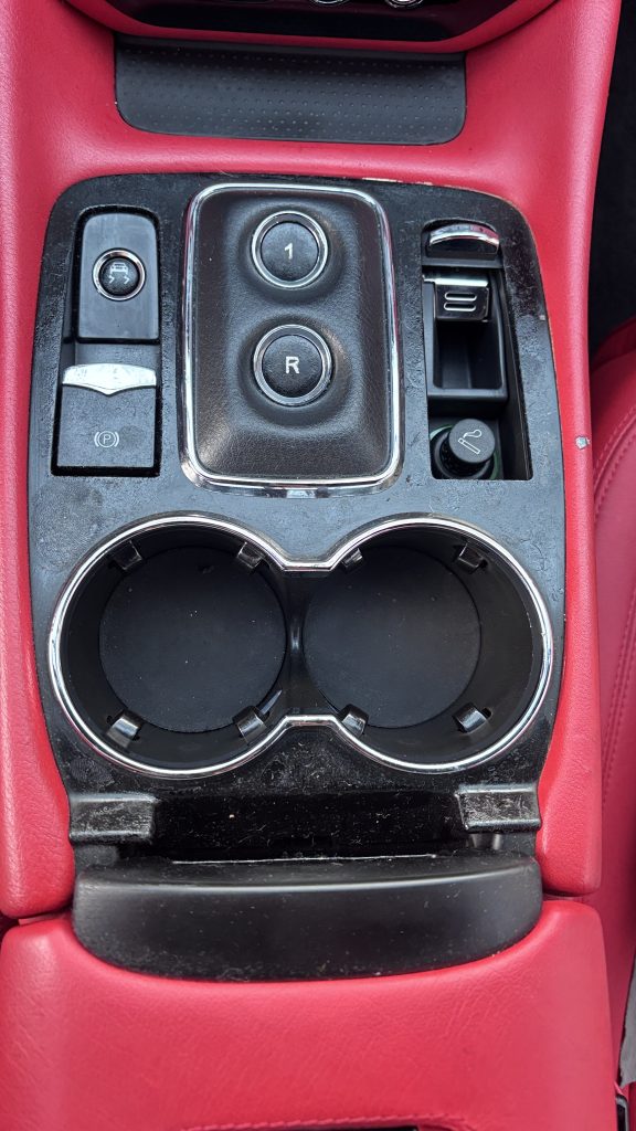 マセラティ グランツーリズモ センターコンソール周りのベタツキ補修