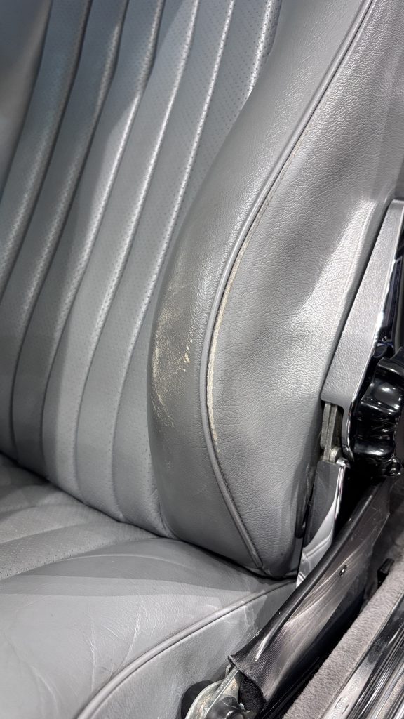 メルセデスベンツ 560SL 本革シートの色剥がれ補修