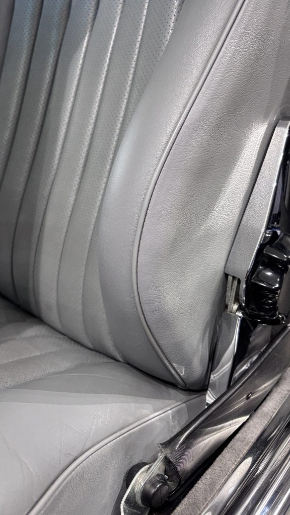 メルセデスベンツ 560SL 本革シートの色剥がれ補修