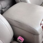 トヨタ ランドクルーザー センターコンソール蓋色剝がれ補修