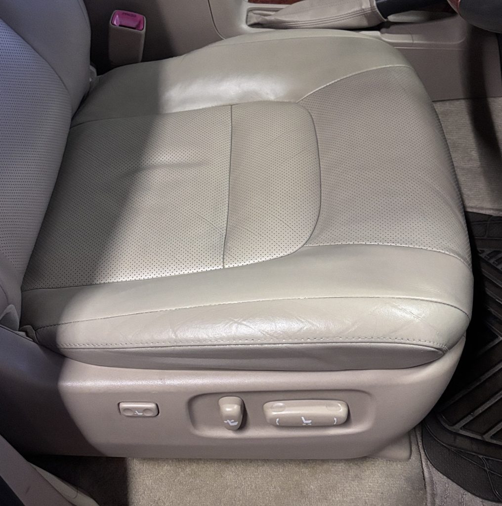 トヨタ ランドクルーザー 本革シートの皺とひび割れ補修