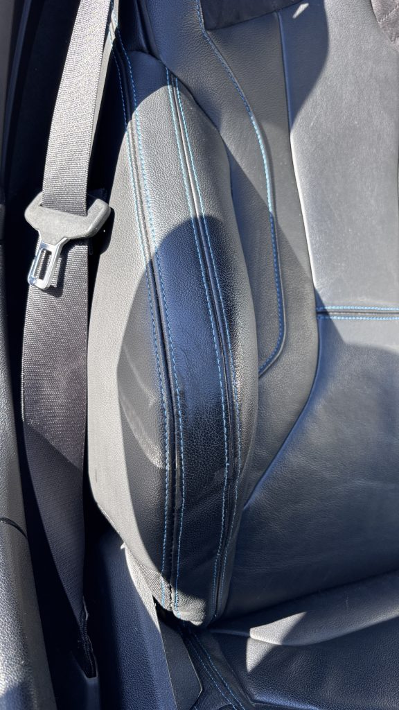 BMW Z4 本革シートの縫い目解れ補修