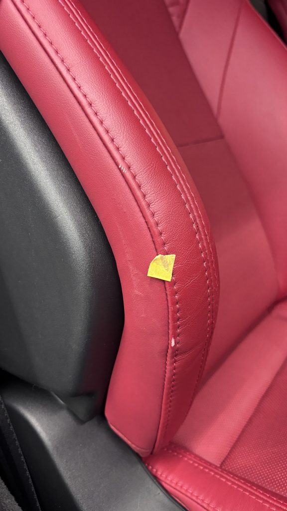 ジャガー F-Type 本革シートの擦り傷補修