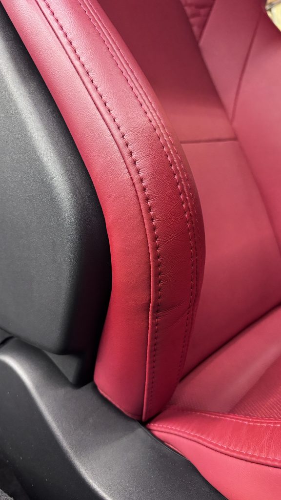 ジャガー F-Type 本革シートの擦り傷補修