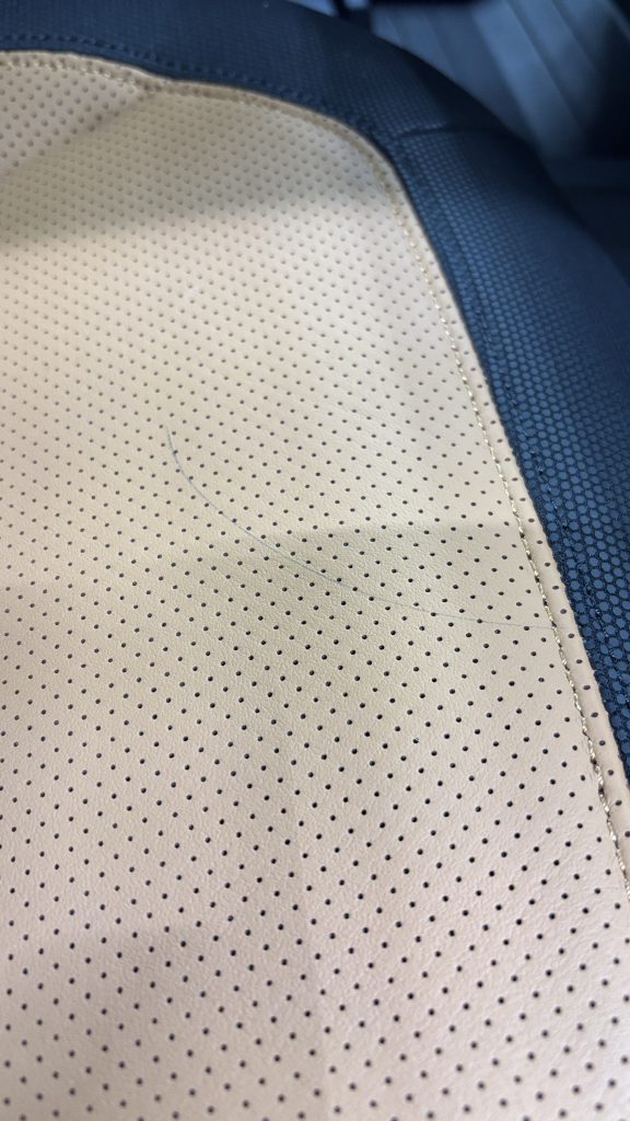 ランドローバー ディスカバリー 本革シートのボールペン痕補修