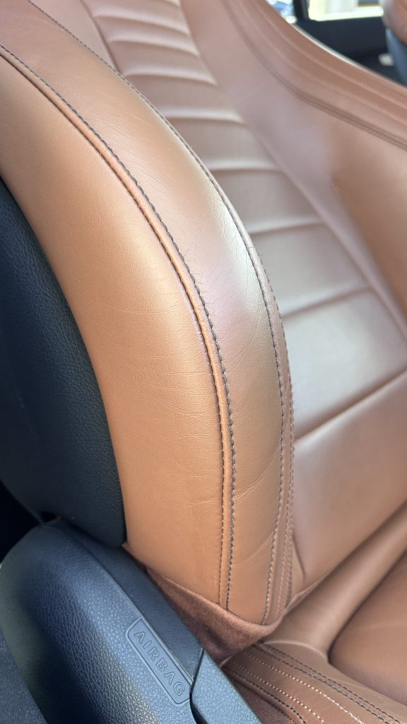 メルセデスベンツ E300 本革シートのひび割れ補修